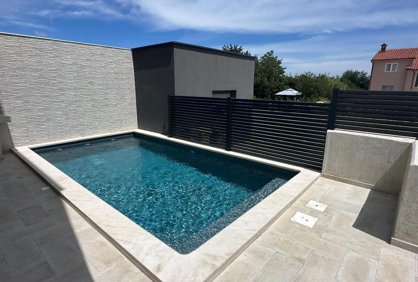 Luxury Villa With Private Pool Liznjan
